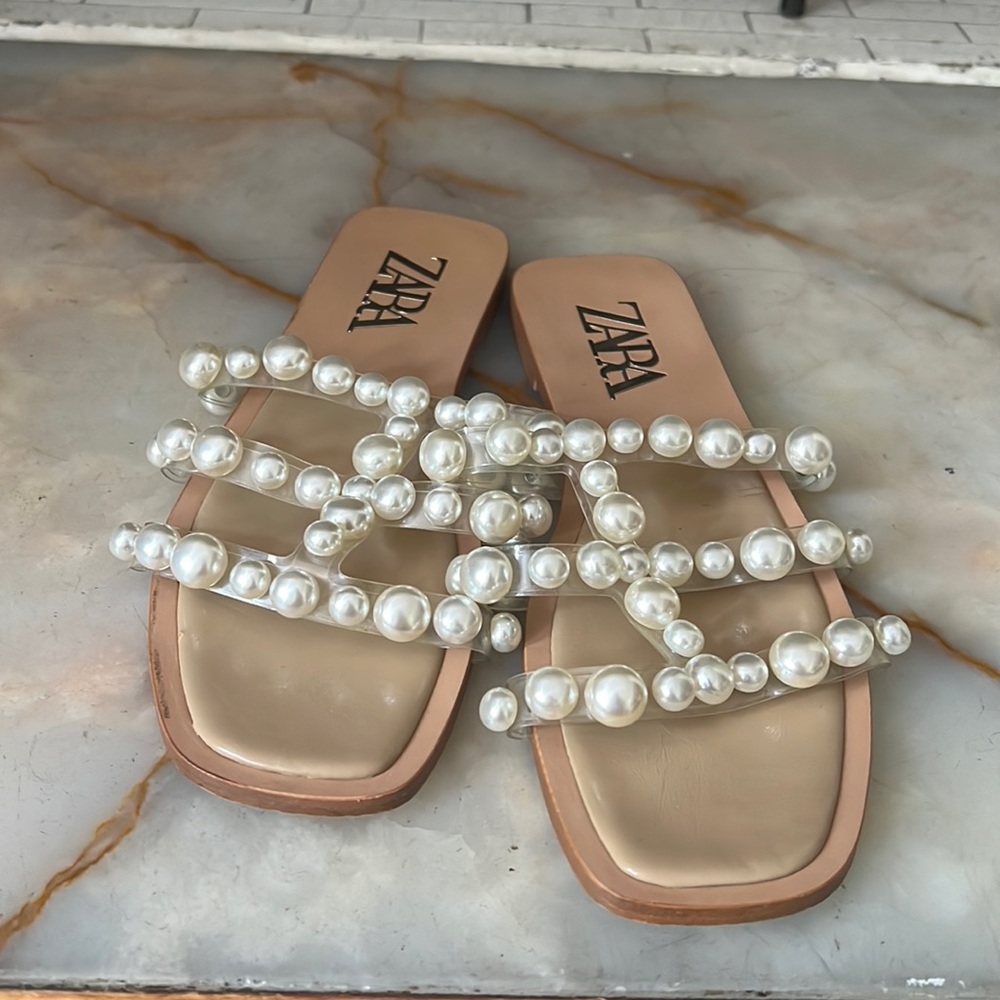Zara pearl studded flat sandals Size 8//Euro size 39